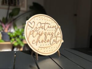 Porte-boucles d'oreilles personnalisé – cadeau original femme – message humoristique ou tendre – idée cadeau unique et fait main