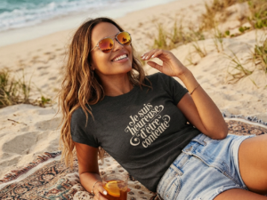 T-shirt femme - texte : je suis heureuse d'être contente
